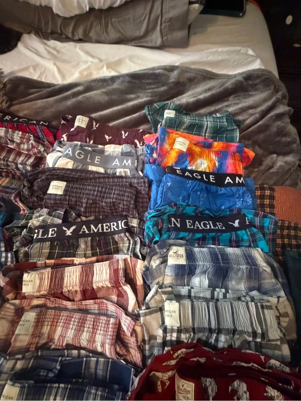 American Eagle Outfitters selling off